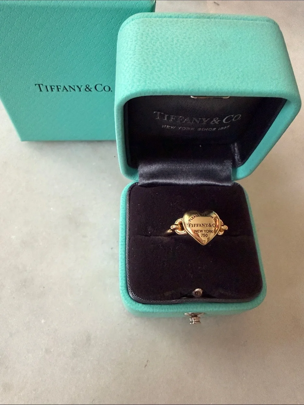 Authentic Tiffany & Co.  18 Carat Gold Return To Tiffany Full Heart Ring Size 7